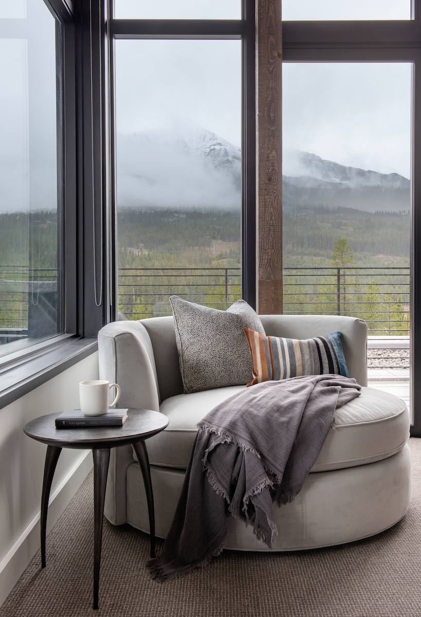 accent-chair-living-room-interior-design-mountain-resort-2