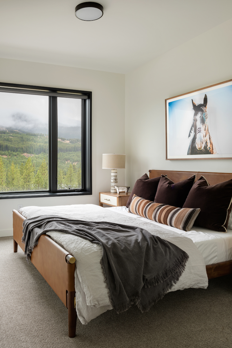 bedroom-interior-design-horse-wall-art-mountain-view
